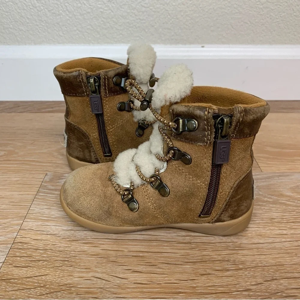 UGG Ager Kids Unisex Winter Warm Boots, Size 7